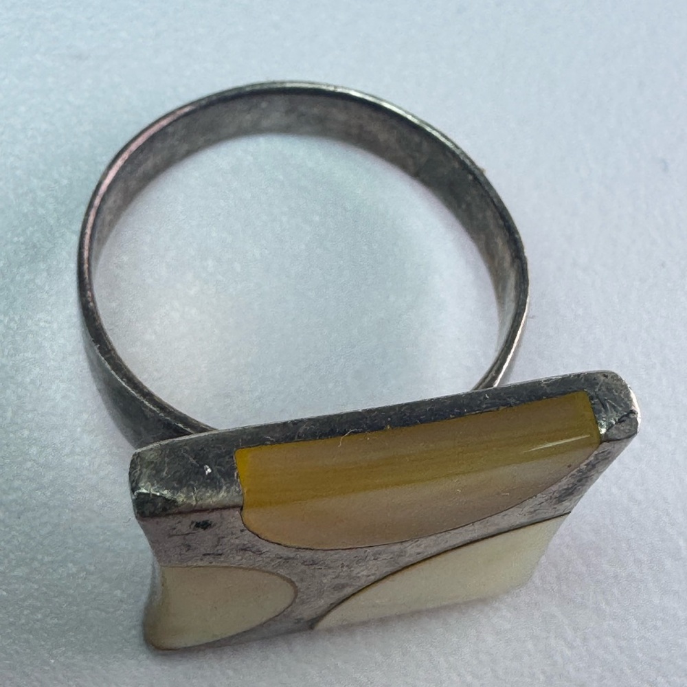 Sterling Silver Rind with MOP Inlay size 9 - Picture 3 of 12
